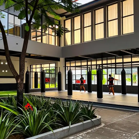 Centro de treinamento de Muay Thai e Jiu-Jitsu FJU: O Seu Destino para Artes Marciais Centro de treinamento de Muay Thai e Jiu-Jitsu FJU: O Seu Destino para Artes Marciais